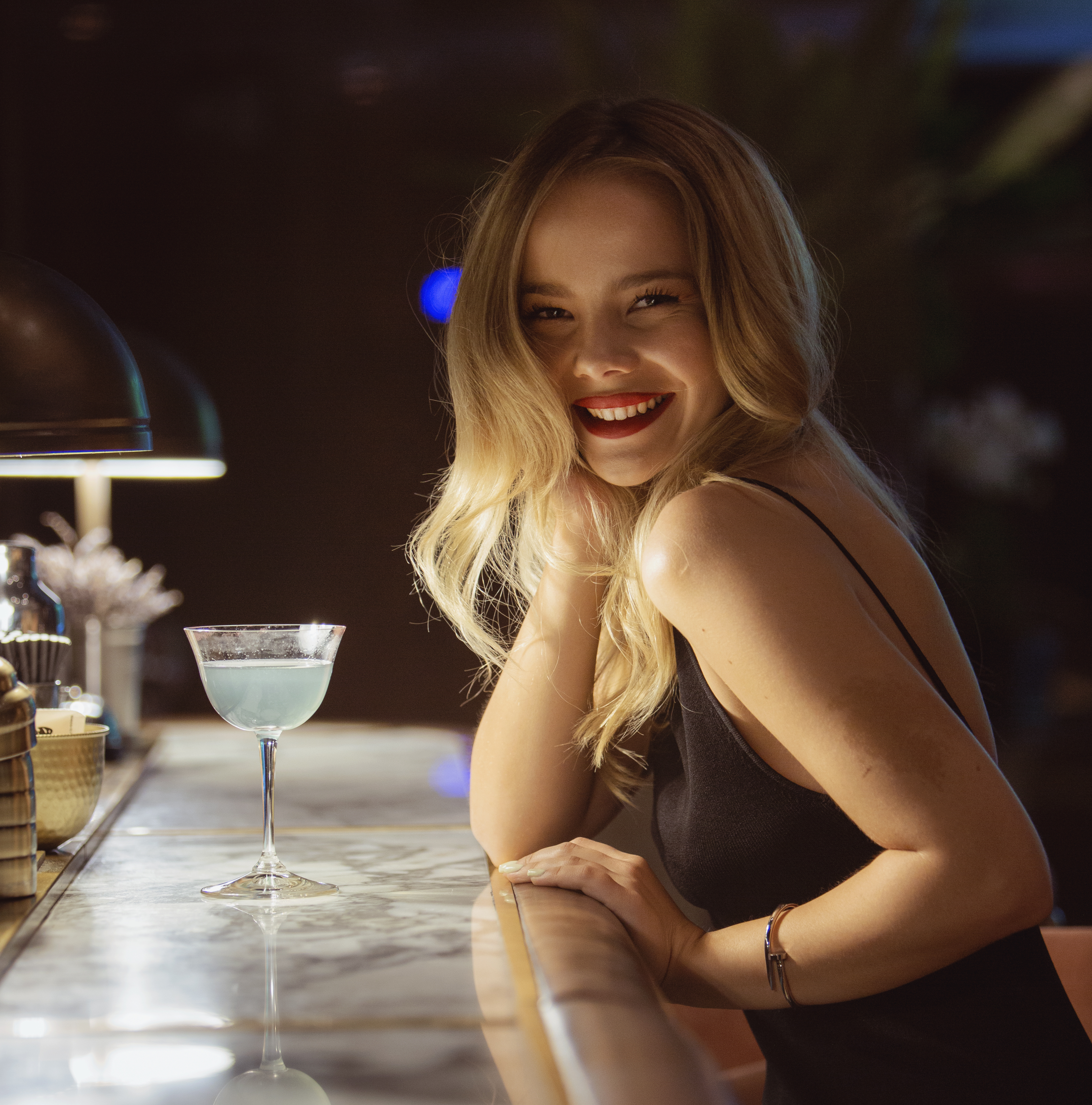 bistro_mood_bar_girl